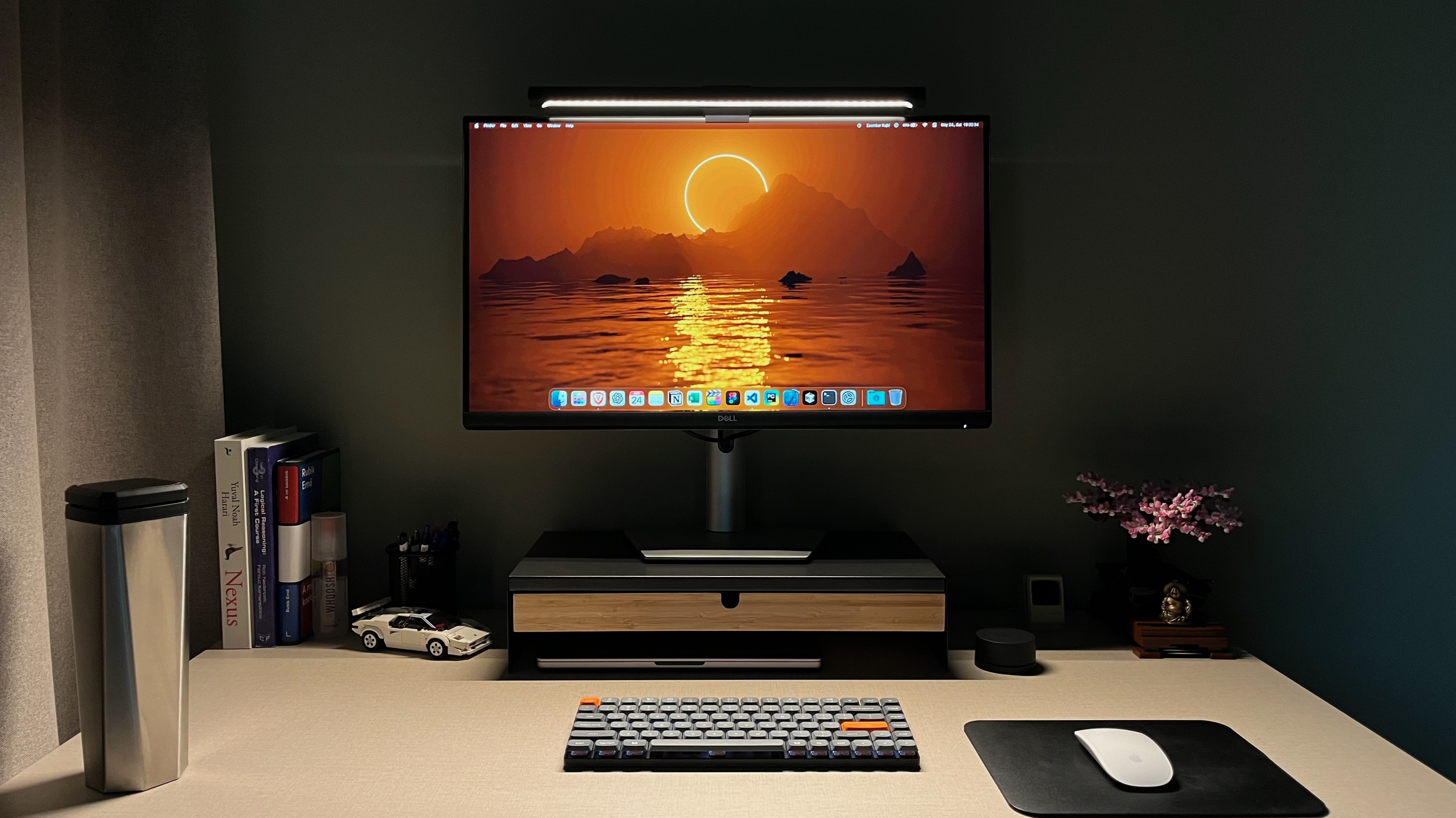 Workspace dark image